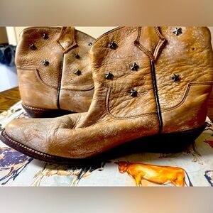 BED /STU Boots with stars